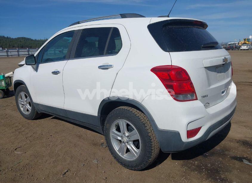 Photo 3 of 2017 Chevrolet Trax LT (VIN 3GNCJLSB6HL227242)