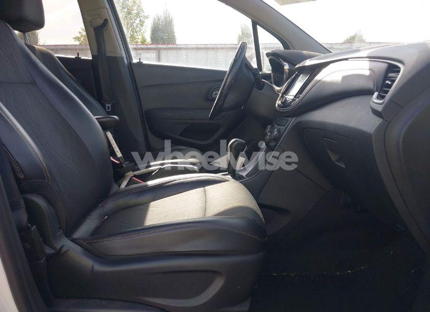 Photo 5 of 2017 Chevrolet Trax LT (VIN 3GNCJLSB6HL227242)