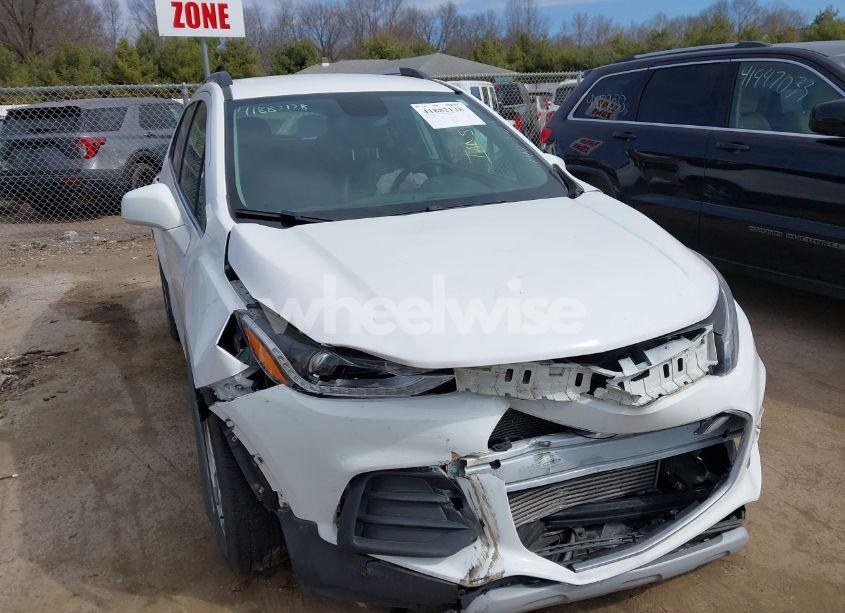 2018 Chevrolet Trax LT (VIN 3GNCJLSB6JL276835) main photo