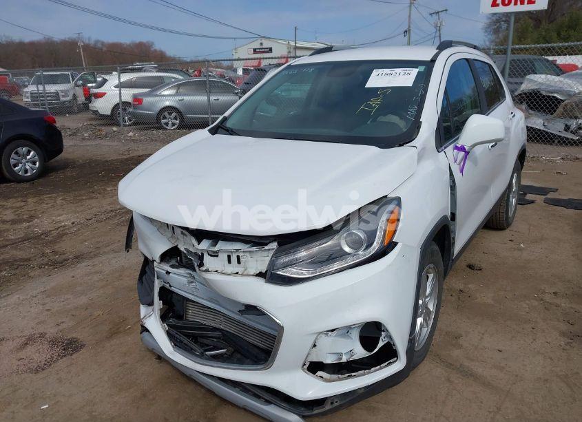 Photo 2 of 2018 Chevrolet Trax LT (VIN 3GNCJLSB6JL276835)