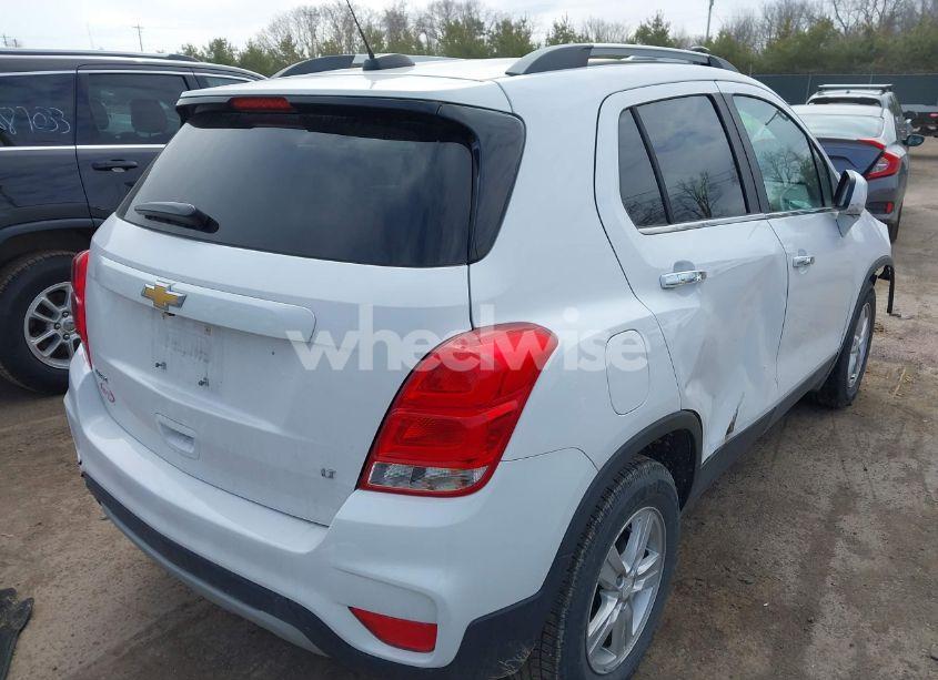 Photo 4 of 2018 Chevrolet Trax LT (VIN 3GNCJLSB6JL276835)