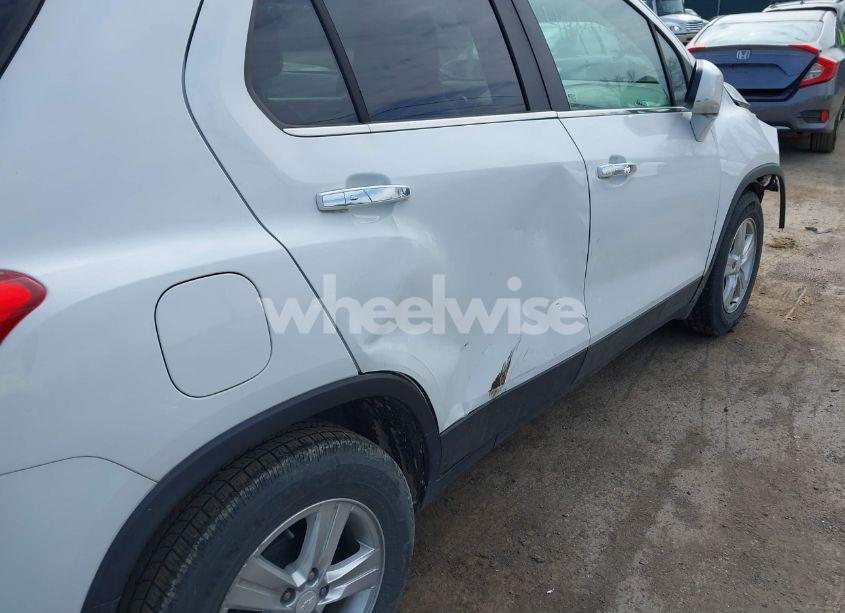 Photo 6 of 2018 Chevrolet Trax LT (VIN 3GNCJLSB6JL276835)