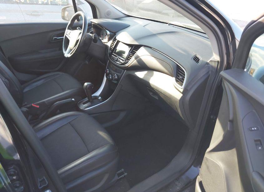 Photo 5 of 2019 Chevrolet Trax LT (VIN 3GNCJLSB6KL121168)