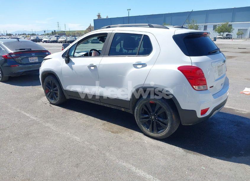 Photo 3 of 2019 Chevrolet Trax LT (VIN 3GNCJLSB6KL149942)
