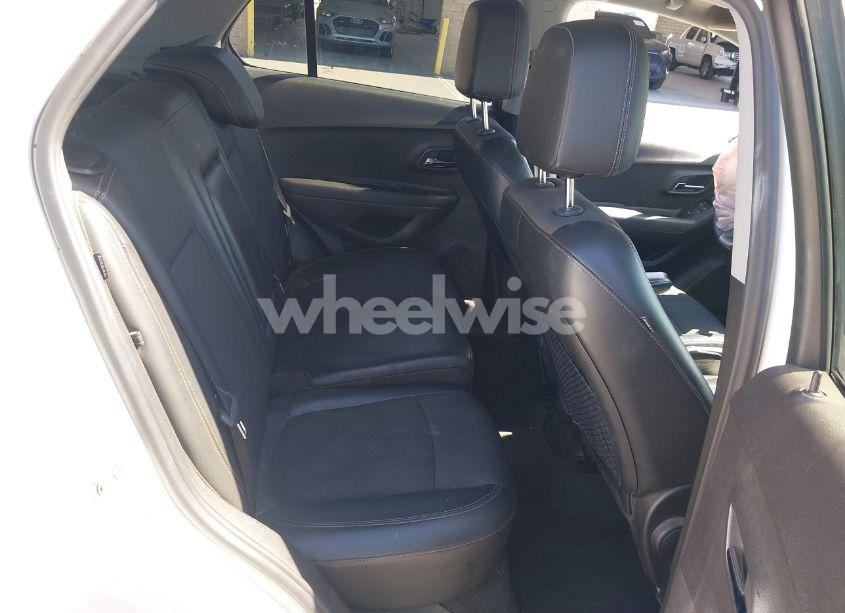 Photo 8 of 2019 Chevrolet Trax LT (VIN 3GNCJLSB6KL149942)