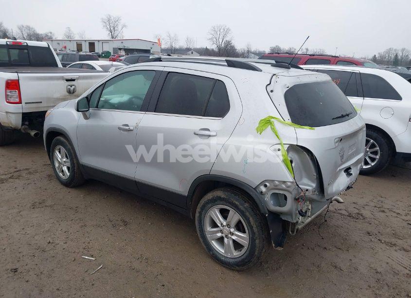 Photo 3 of 2019 Chevrolet Trax LT (VIN 3GNCJLSB6KL287609)