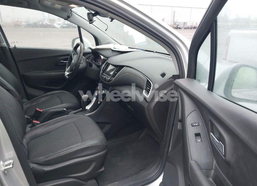 Photo 5 of 2019 Chevrolet Trax LT (VIN 3GNCJLSB6KL287609)