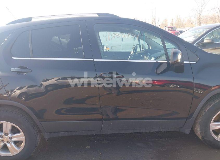 Photo 14 of 2019 Chevrolet Trax LT (VIN 3GNCJLSB6KL309916)