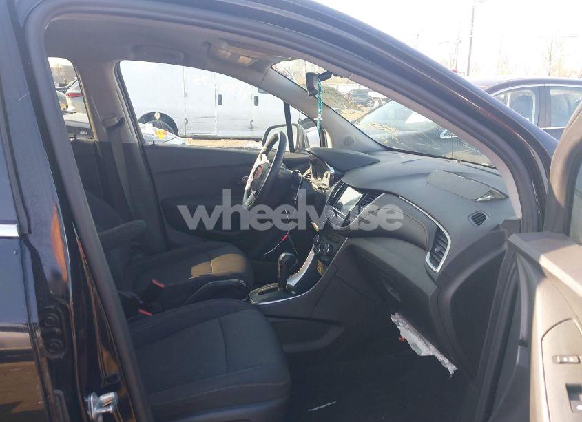 Photo 5 of 2019 Chevrolet Trax LT (VIN 3GNCJLSB6KL309916)