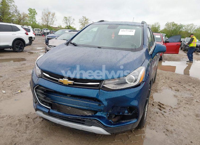 Photo 2 of 2019 Chevrolet Trax LT (VIN 3GNCJLSB6KL339806)