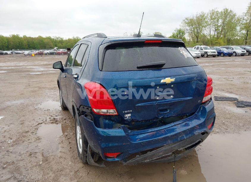 Photo 3 of 2019 Chevrolet Trax LT (VIN 3GNCJLSB6KL339806)