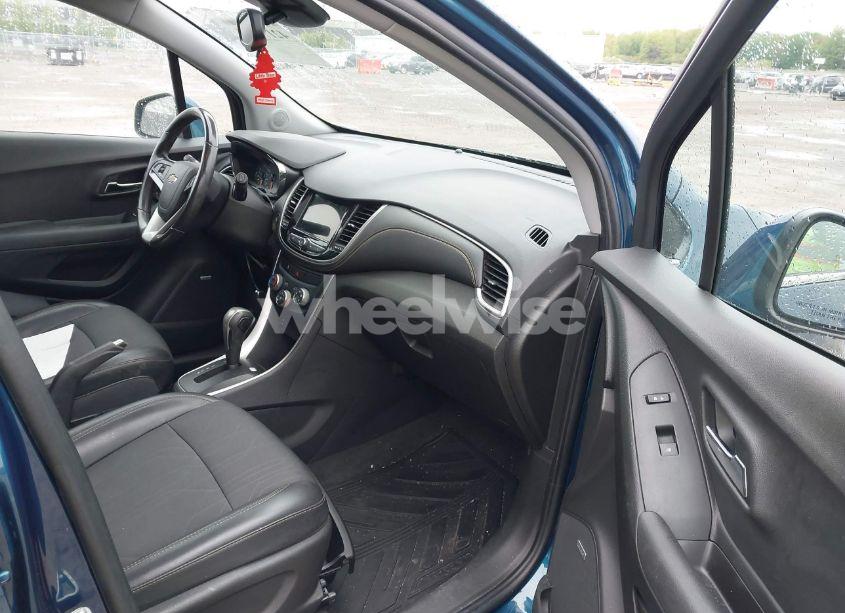 Photo 5 of 2019 Chevrolet Trax LT (VIN 3GNCJLSB6KL339806)