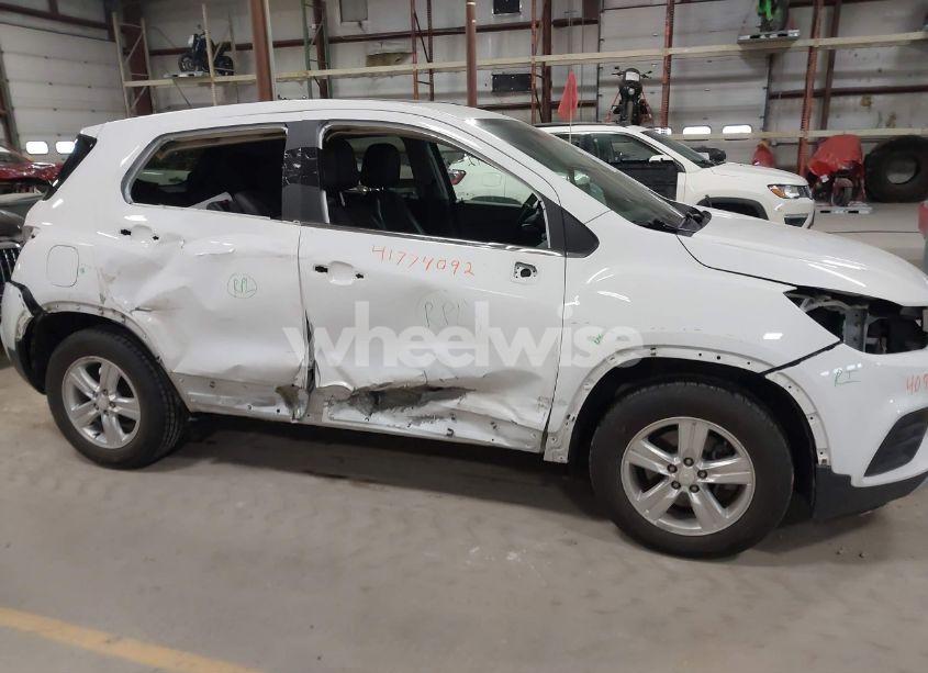 Photo 13 of 2019 Chevrolet Trax LT (VIN 3GNCJLSB6KL345993)