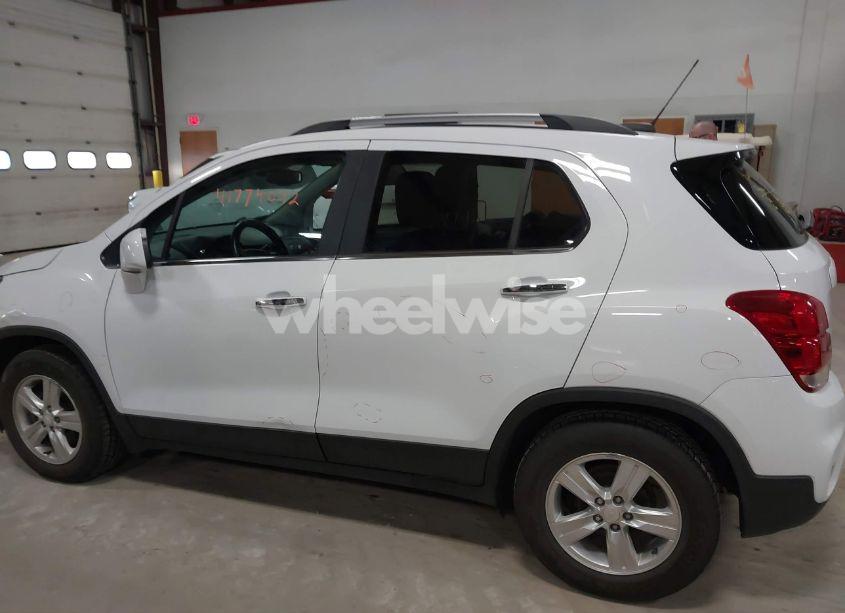 Photo 14 of 2019 Chevrolet Trax LT (VIN 3GNCJLSB6KL345993)