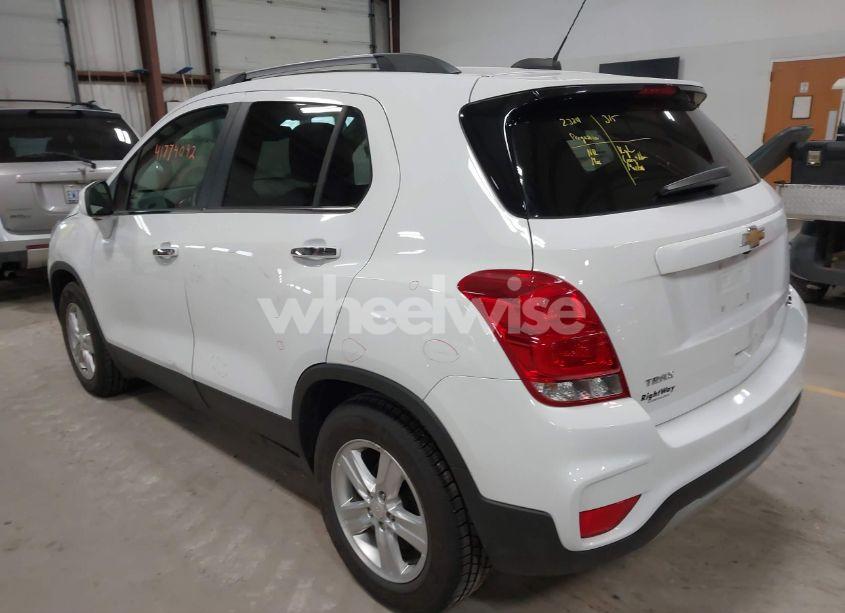 Photo 3 of 2019 Chevrolet Trax LT (VIN 3GNCJLSB6KL345993)