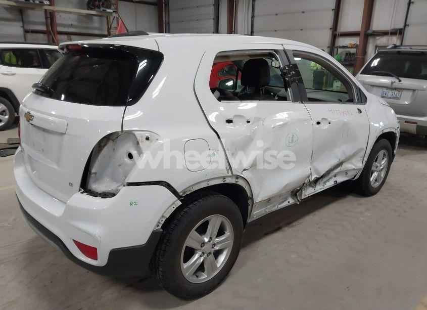 Photo 4 of 2019 Chevrolet Trax LT (VIN 3GNCJLSB6KL345993)