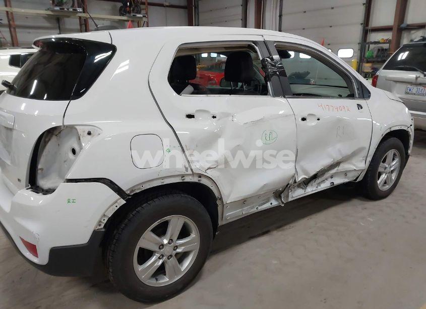 Photo 6 of 2019 Chevrolet Trax LT (VIN 3GNCJLSB6KL345993)