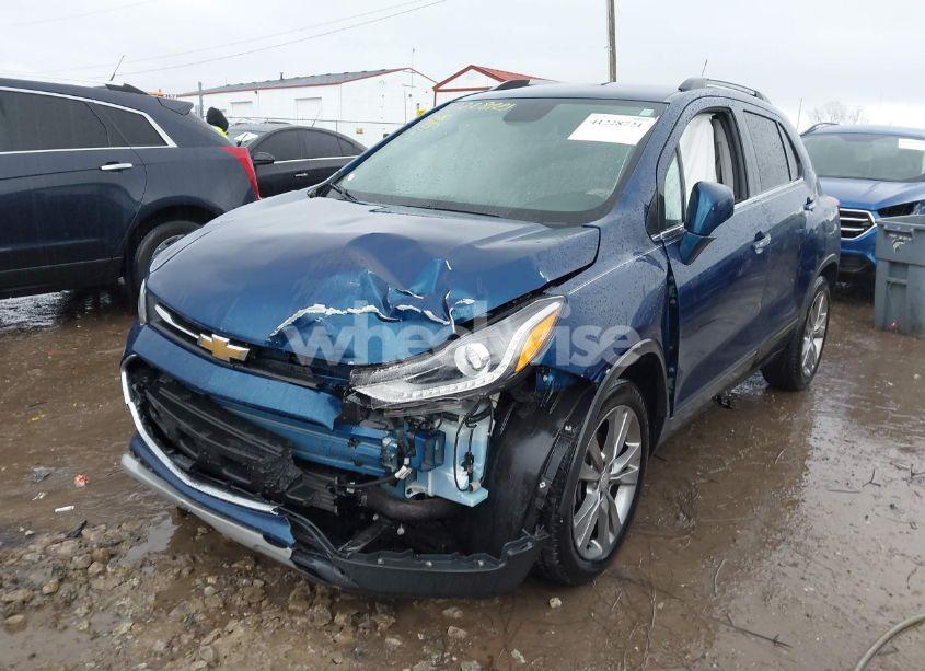 Photo 2 of 2020 Chevrolet Trax FWD LT (VIN 3GNCJLSB6LL118367)