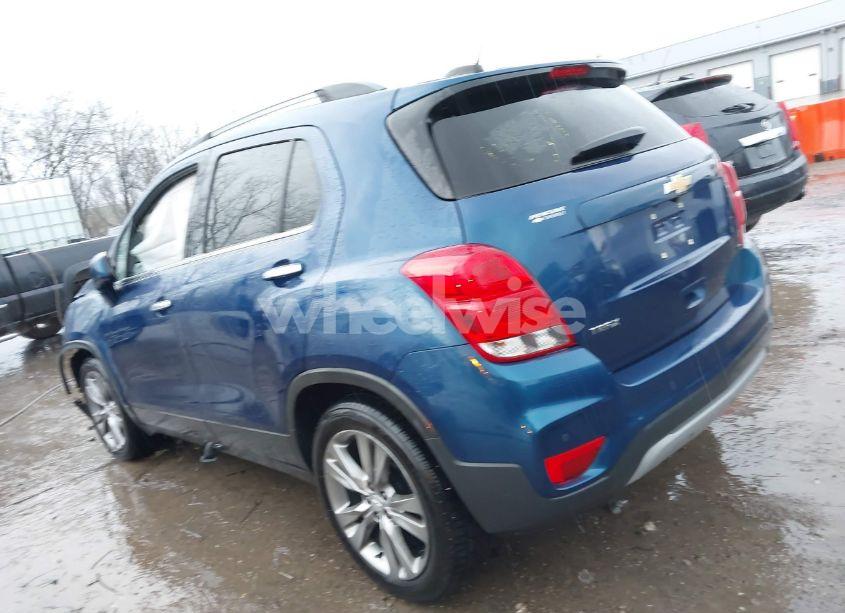 Photo 3 of 2020 Chevrolet Trax FWD LT (VIN 3GNCJLSB6LL118367)