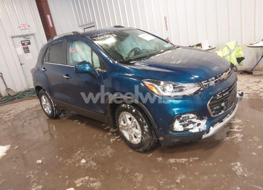 2020 Chevrolet Trax FWD LT (VIN 3GNCJLSB6LL249766) main photo