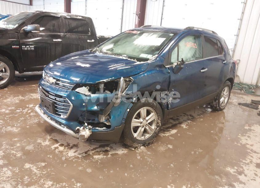 Photo 2 of 2020 Chevrolet Trax FWD LT (VIN 3GNCJLSB6LL249766)