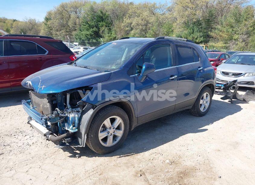 Photo 2 of 2020 Chevrolet Trax FWD LT (VIN 3GNCJLSB6LL288423)