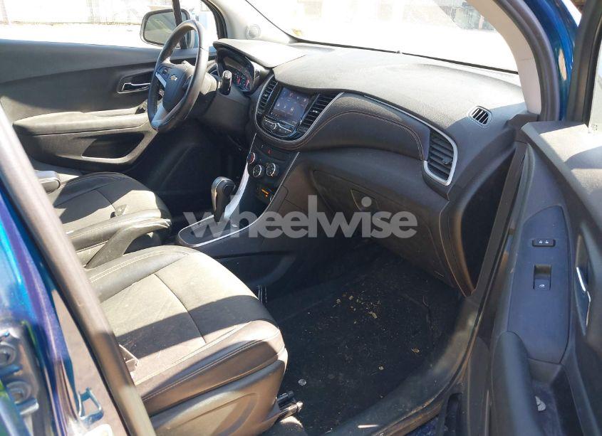 Photo 5 of 2020 Chevrolet Trax FWD LT (VIN 3GNCJLSB6LL288423)