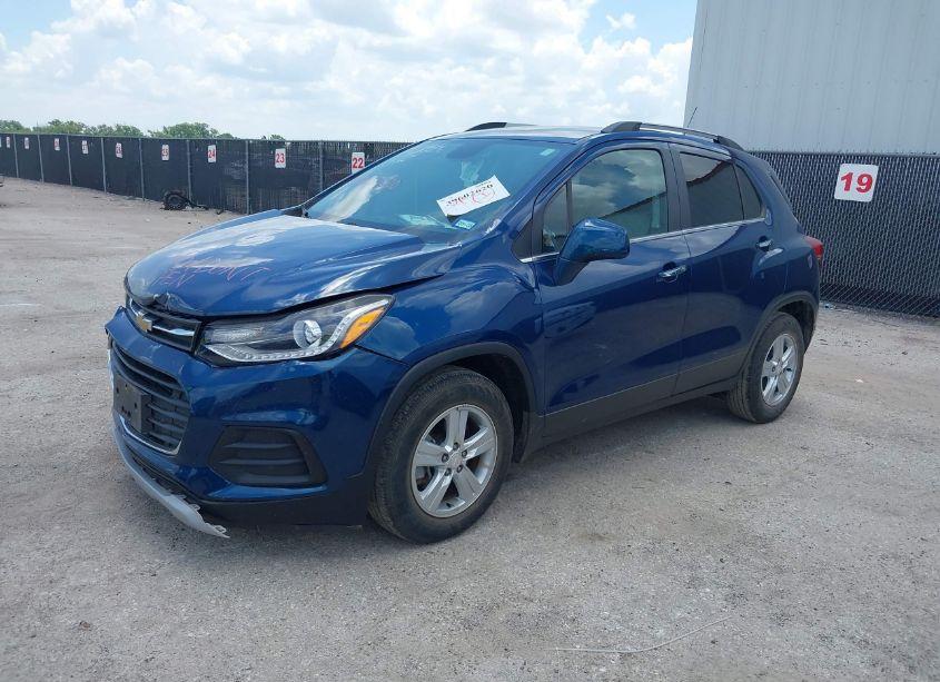 Photo 2 of 2020 Chevrolet Trax FWD LT (VIN 3GNCJLSB6LL323820)