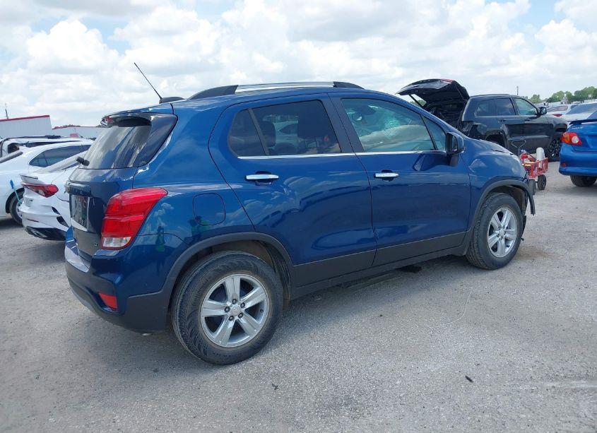 Photo 4 of 2020 Chevrolet Trax FWD LT (VIN 3GNCJLSB6LL323820)