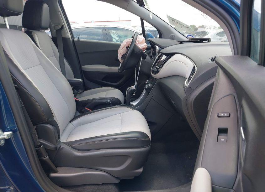 Photo 5 of 2020 Chevrolet Trax FWD LT (VIN 3GNCJLSB6LL323820)