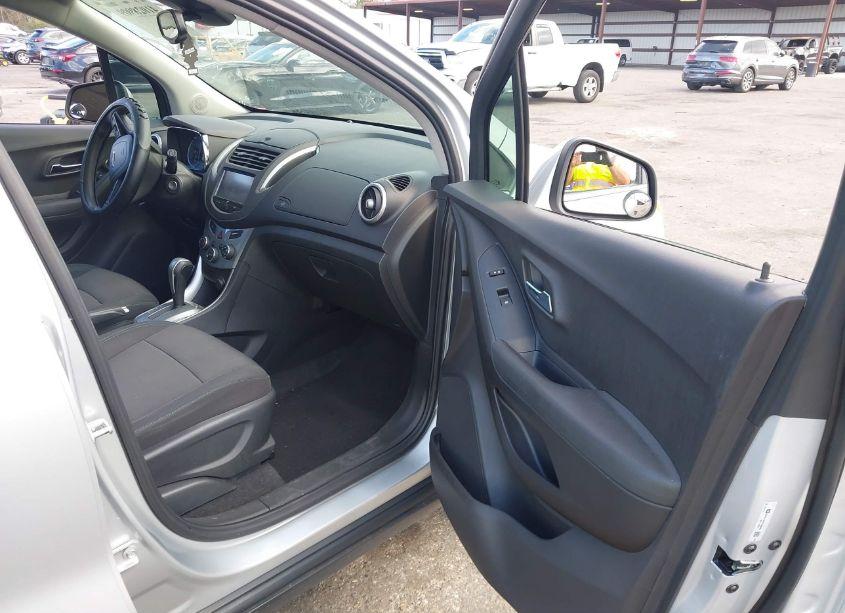 Photo 5 of 2016 Chevrolet Trax LT (VIN 3GNCJLSB7GL280367)