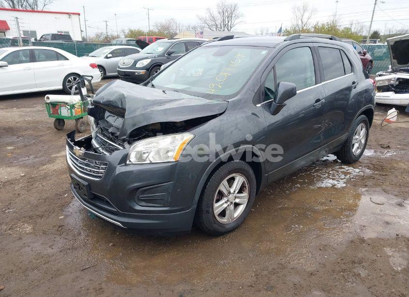 Photo 2 of 2016 Chevrolet Trax LT (VIN 3GNCJLSB7GL280613)