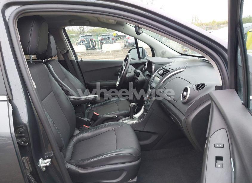 Photo 5 of 2016 Chevrolet Trax LT (VIN 3GNCJLSB7GL280613)