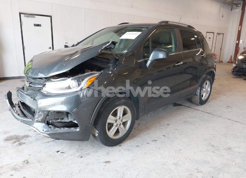 Photo 2 of 2017 Chevrolet Trax LT (VIN 3GNCJLSB7HL284002)