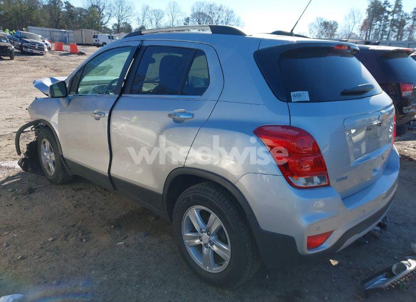 Photo 3 of 2018 Chevrolet Trax LT (VIN 3GNCJLSB7JL150466)