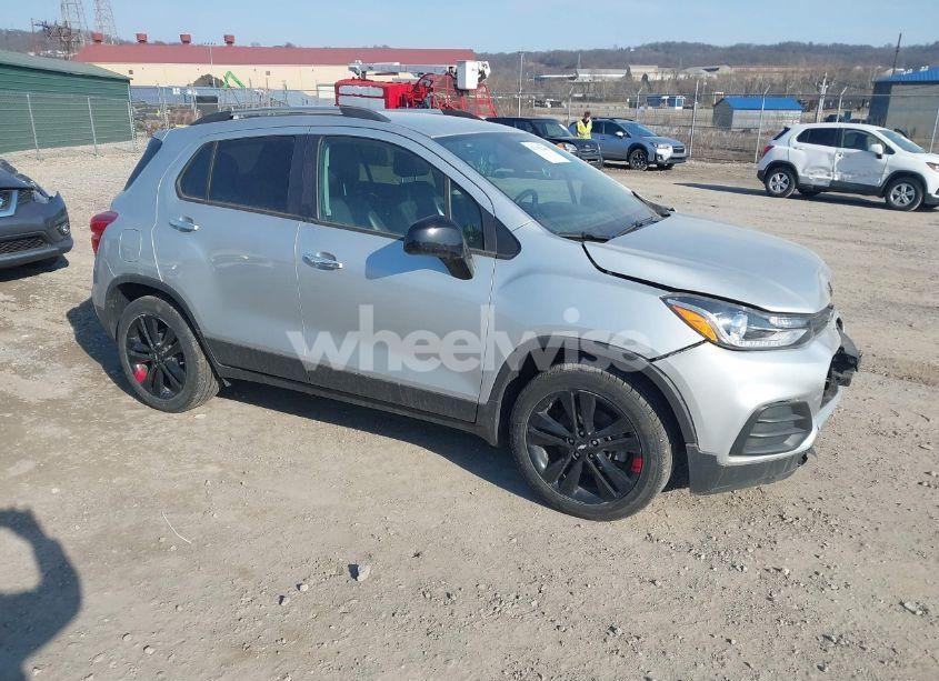 2018 Chevrolet Trax LT (VIN 3GNCJLSB7JL211878) main photo