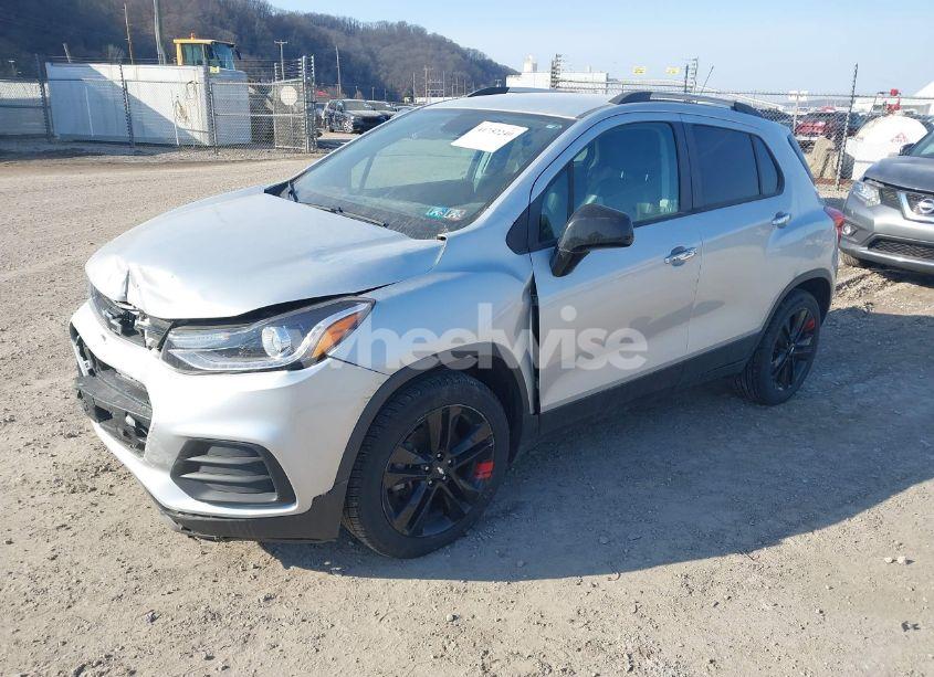 Photo 2 of 2018 Chevrolet Trax LT (VIN 3GNCJLSB7JL211878)