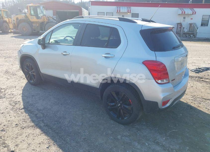 Photo 3 of 2018 Chevrolet Trax LT (VIN 3GNCJLSB7JL211878)