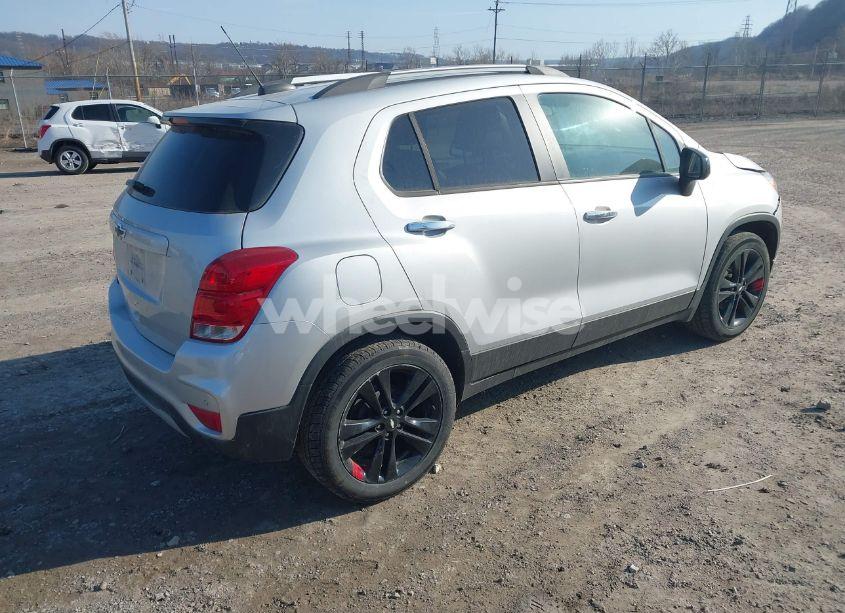 Photo 4 of 2018 Chevrolet Trax LT (VIN 3GNCJLSB7JL211878)