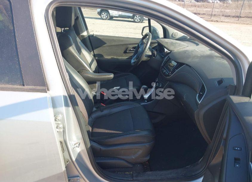 Photo 5 of 2018 Chevrolet Trax LT (VIN 3GNCJLSB7JL211878)