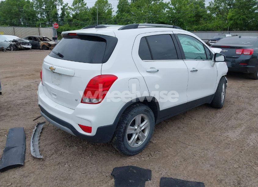 Photo 4 of 2018 Chevrolet Trax LT (VIN 3GNCJLSB7JL240233)