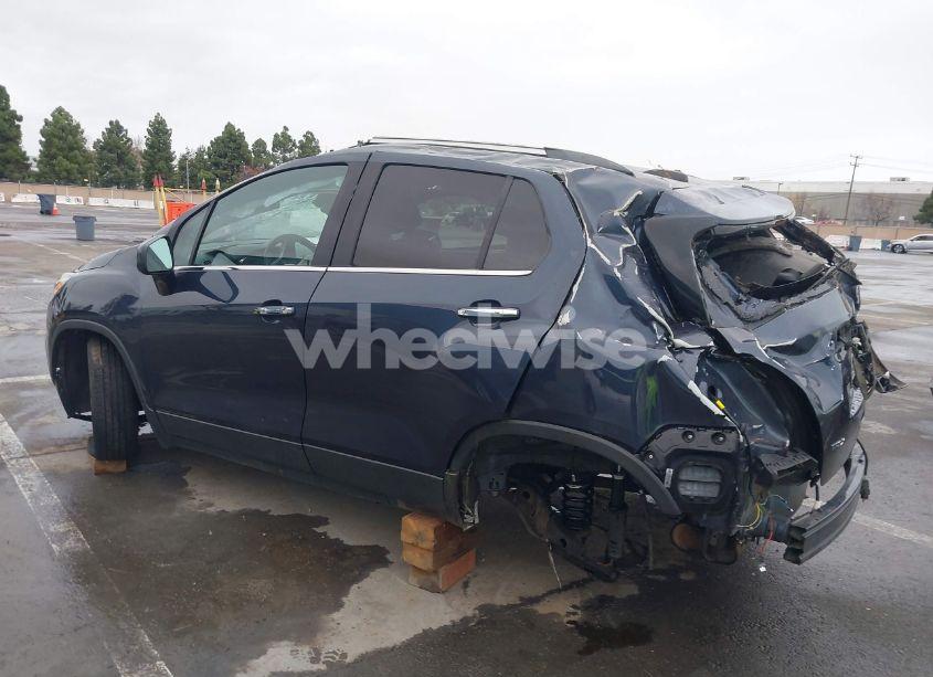 Photo 3 of 2018 Chevrolet Trax LT (VIN 3GNCJLSB7JL240832)