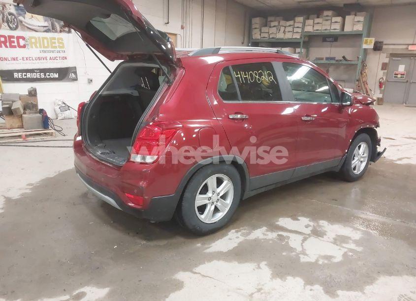 Photo 4 of 2018 Chevrolet Trax LT (VIN 3GNCJLSB7JL264192)