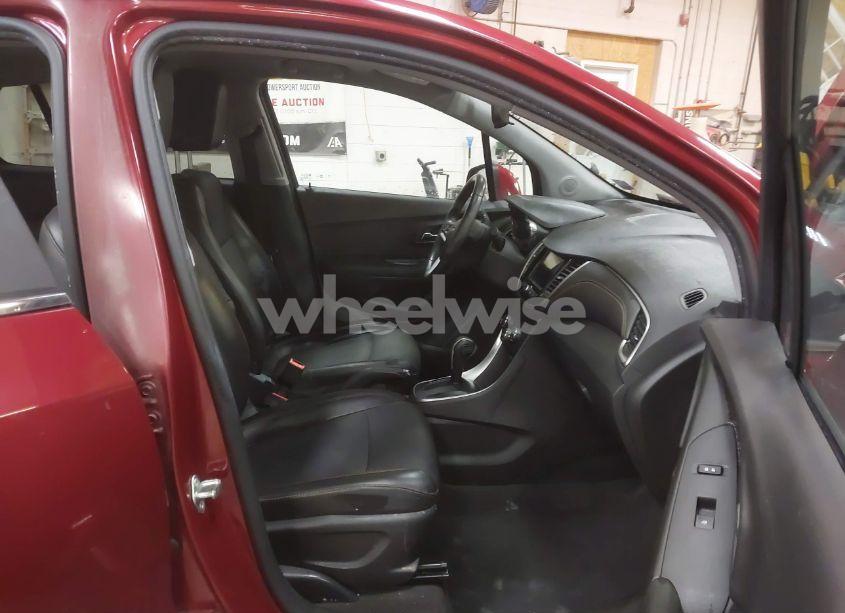 Photo 5 of 2018 Chevrolet Trax LT (VIN 3GNCJLSB7JL264192)