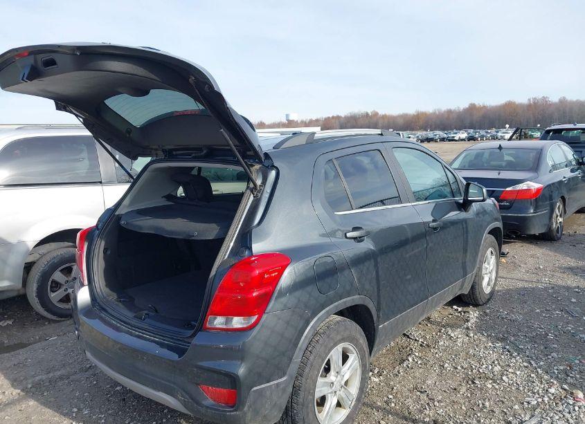 Photo 4 of 2018 Chevrolet Trax LT (VIN 3GNCJLSB7JL303816)