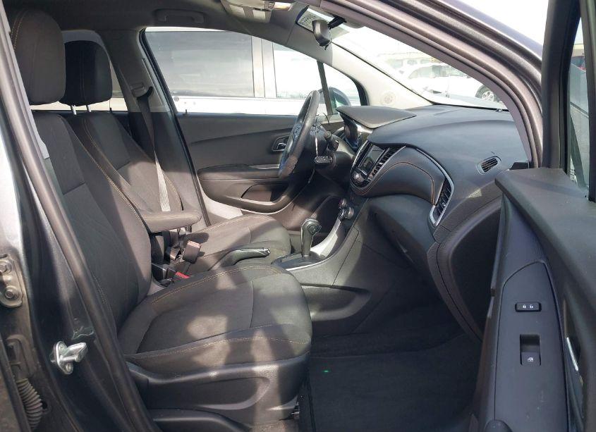 Photo 5 of 2018 Chevrolet Trax LT (VIN 3GNCJLSB7JL303816)