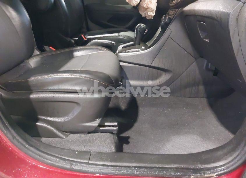 Photo 5 of 2019 Chevrolet Trax LT (VIN 3GNCJLSB7KL267384)