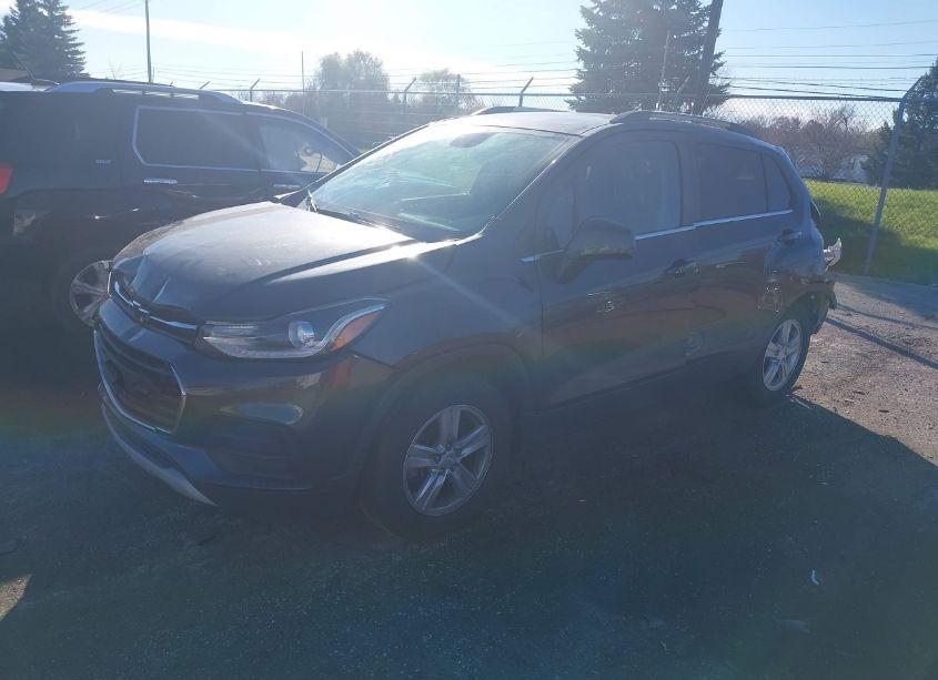 Photo 2 of 2019 Chevrolet Trax LT (VIN 3GNCJLSB7KL304661)