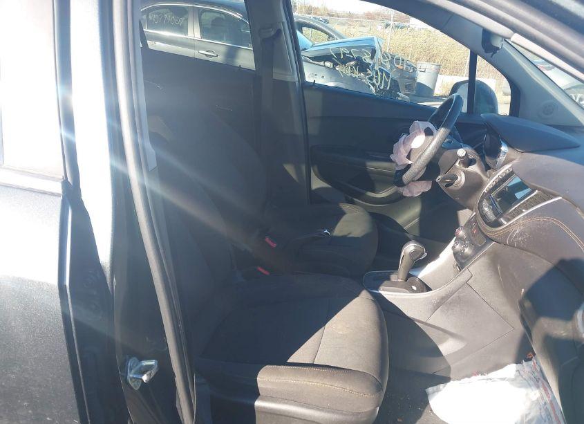 Photo 5 of 2019 Chevrolet Trax LT (VIN 3GNCJLSB7KL304661)