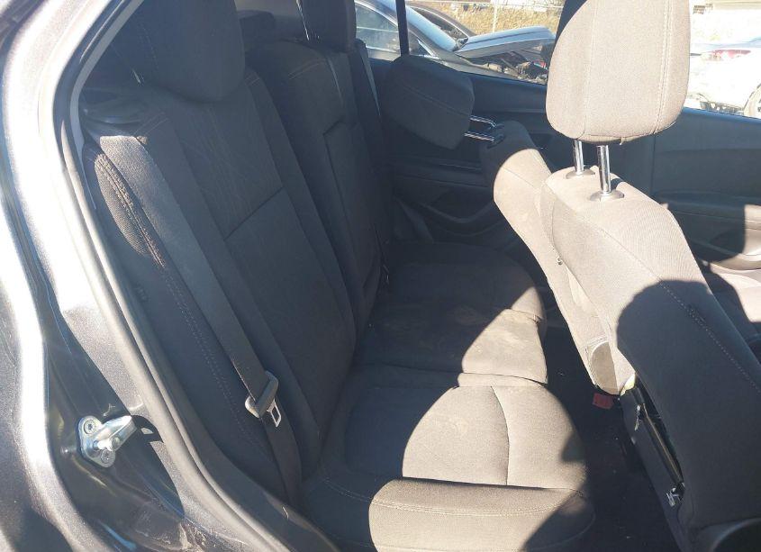 Photo 8 of 2019 Chevrolet Trax LT (VIN 3GNCJLSB7KL304661)